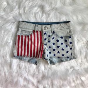 ｎｏ  ｂｏｕｎｄａｒｉｅｓ  ａｍｅｒｉｃａｎ  ｆｌａｇ  ｊｅａｎ  ｓｈｏｒｔｓ